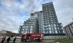 Esenyurt'ta 16 katlı binanın terasındaki kafede çıkan yangın söndürüldü