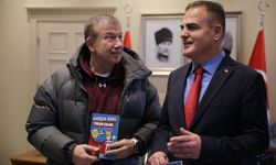 Eski milli futbolcu Tanju Çolak, Muğla Valisi Akbıyık'ı ziyaret etti