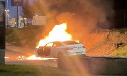 Eyüpsultan'da otomobilde çıkan yangın cep telefonu kamerasıyla görüntülendi