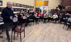 Farklı meslek gruplarından kadınlar hayatın ritmini darbukayla tutuyor