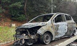 Fatih Sultan Mehmet Köprüsü girişinde bir otomobil yandı