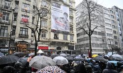 Gazeteci Hrant Dink Agos gazetesi önünde anıldı