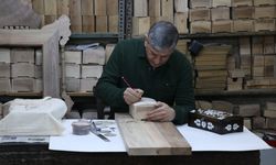 Gaziantepli 'Yaşayan İnsan Hazinesi' sedef kakmayı yaşatmaya çalışıyor