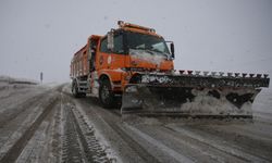 GÜNCELLEME 2 - Çığ nedeniyle kapanan Bayburt-Erzurum kara yolu ulaşıma açıldı