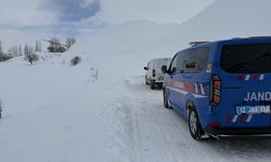GÜNCELLEME - Bingöl'de çığ nedeniyle ulaşıma kapanan Karlıova-Yedisu kara yolu açıldı