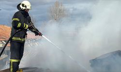 GÜNCELLEME - Kütahya'da mobilya atıklarının bulunduğu depoda çıkan yangın söndürüldü