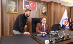 Hakkari Üniversitesi Rektörü Prof. Dr. Gençcelep, AA'nın 'Yılın Kareleri' oylamasına katıldı