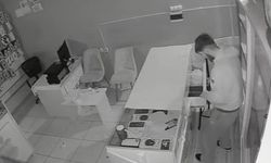 Iğdır'da iş yerinden 30 saniyede cep telefonu hırsızlığı güvenlik kamerasında