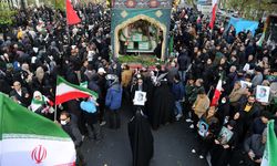 İran'daki gösterilerde hayatını kaybeden 100 emniyet görevlisi için tören düzenlendi