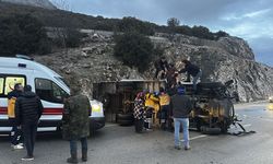 Isparta'da kamyonetin devrildiği kazada 3 kişi yaralandı