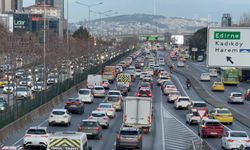 İstanbul'da sabah saatlerinde trafik yoğunluğu yaşanıyor