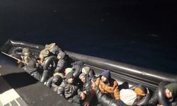 İzmir açıklarında 29 düzensiz göçmen yakalandı