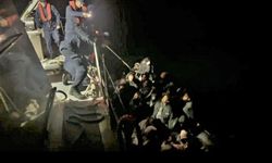 İzmir açıklarında 43 düzensiz göçmen yakalandı