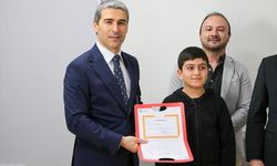 İzmir ve çevre illerde öğrenciler karne heyecanı yaşadı