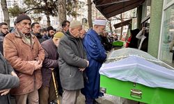İzmir'de uğradığı silahlı saldırıda hayatını kaybeden kadının cenazesi Kırşehir'de defnedildi