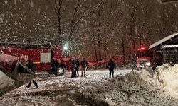 Kahramanmaraş'ta kar nedeniyle çatısı çöken besi ahırında 18 büyükbaş telef oldu