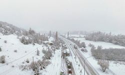 Kar yağışı nedeniyle trafiğe kapanan Uşak-Ankara kara yolu ulaşıma açıldı