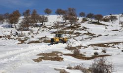 Karla mücadele ekipleri köylere ulaşım için seferber oldu