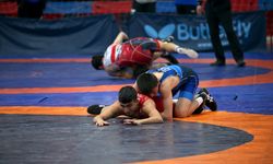 Kars'ta 17 yaş altı serbest ve grekoromen stil güreş müsabakaları başladı