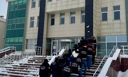 Kars'ta sokak satıcılarına yönelik uyuşturucu operasyonunda 5 zanlı tutuklandı