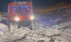 Kars'ta yolu kapanan köyde rahatsızlanan hasta, AFAD'ın '8x8 amfibi' aracıyla kurtarıldı