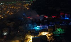 Kastamonu'da tarihi konakta çıkan yangın iki eve sıçradı