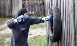Kimya mühendisi genç sporcu kick boks müsabakalarına köyünde hazırlanıyor