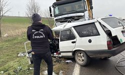 Kırklareli'nde kamyon ile otomobilin çarpıştığı kazada 1 kişi öldü, 1 kişi yaralandı