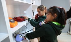 Kırsal mahalledeki öğrencileri için okula müze kurdular