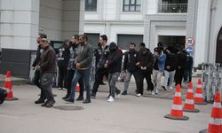 Kocaeli merkezli yasa dışı bahis operasyonunda yakalanan 61 zanlı adliyede