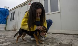 Malatya'da yaşayan genç kızın köpeği 'Boncuk' ile bağı yürekleri ısıtıyor