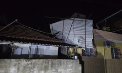 Manisa'da sağanak ve fırtına etkili oluyor