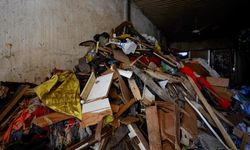 Mersin'de bir evden 168 ton çöp çıktı