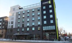 Minnesota'da Pretti'nin ölümünün ardından ICE görevlilerinin kaldığı düşünülen otelin önünde protesto