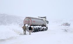Muş-Bingöl kara yolunda mahsur kalanlar ekiplerce kurtarıldı