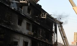 Pakistan'daki alışveriş merkezinde çıkan yangında ölenlerin sayısı 26'ya çıktı
