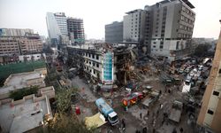 Pakistan'daki alışveriş merkezinde çıkan yangında ölenlerin sayısı 31'e yükseldi