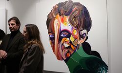 Paris'te çağdaş sanatçı Şahin Demir'in 'Bakışla Yüzleşme' sergisi açıldı