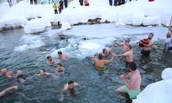 Rize'de '10. Kış Yüzme Şenliği' yapıldı