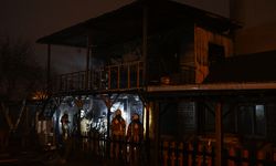 Sancaktepe'de gecekonduda çıkan yangın söndürüldü