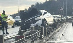 Sarıyer'de refüjdeki aydınlatma direğine çarpan otomobilin sürücüsü yaralandı