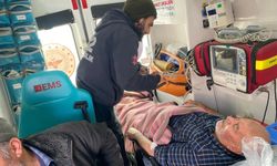 Siirt'te yolları kardan kapanan köylerdeki hastalar ekiplerce hastanelere ulaştırıldı