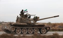 Suriye ordusu, Fırat Nehri'nin doğusundaki Rakka kent merkezinin sıfır noktasına ulaşacak şekilde yeni bir askeri bölge duyurusu yaparak, operasyonu genişletme sinyali verdi