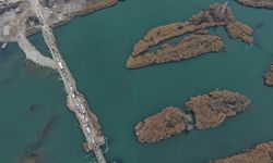 Suriye'nin Deyrizor ilinde 15 yıldır hedef alınan köprüler, halkın yaşamını durma noktasına getirdi