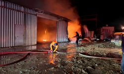 Tekirdağ'da geri dönüşüm tesisinde çıkan yangına müdahale ediliyor