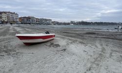 Tekirdağ'da Marmaraereğlisi sahilinde deniz suyu çekildi