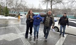 Tekirdağ'da teyzesini öldürdüğü, ardından evi yaktığı iddia edilen zanlı ile eşi adliyede