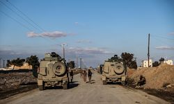 Terör örgütü YPG/SDG, Rakka'da bazı DEAŞ'lıların da tutulduğu hapishaneyi devretmemek için orduyla çatışıyor