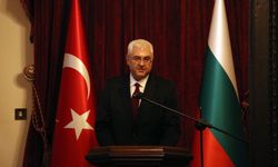 Türk tasarımcı Özlem Süer Bulgaristan'da 'İstanbul-Sofya' temalı defile sundu