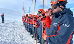 Van'da AFAD ekiplerine yönelik çığda arama kurtarma eğitimlerinin birinci etabı tamamlandı